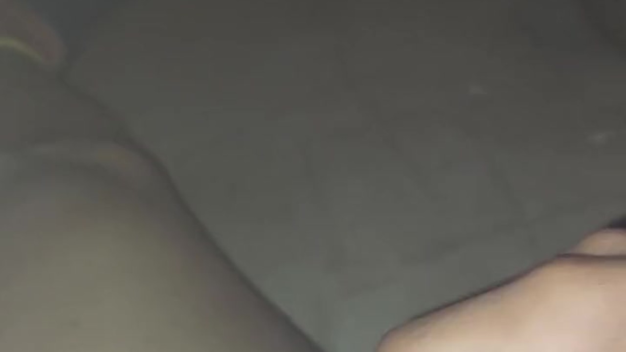 Hombre hablando sucio mientras se masturba hasta un orgasmo intenso con gemidos - HD