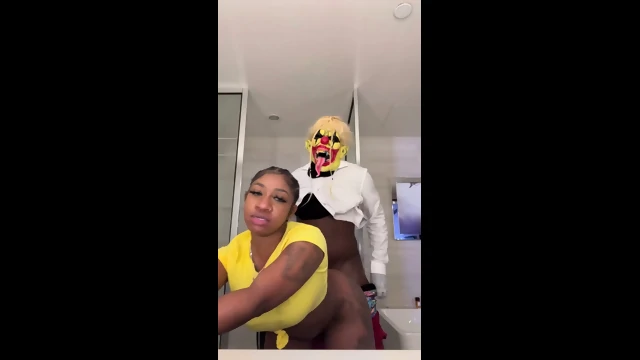 Lola B gets fuck by the clown