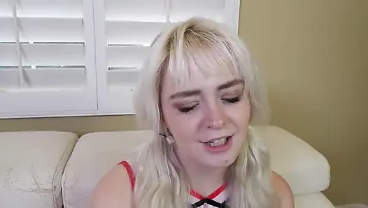 18 Year Old PAWG Annie Archer Goes All the Way!