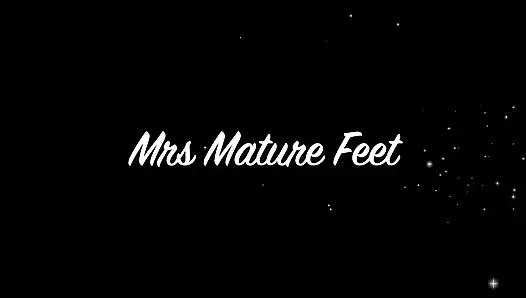 Mrs Mature Feet on the massage table 442