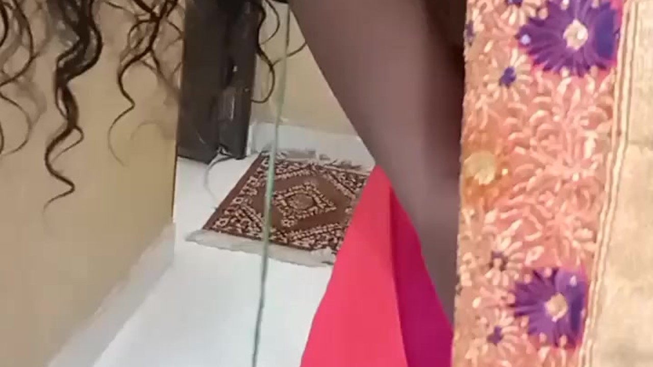 சிகப்பு விளக்கு | My Desi Boobs Squeezed & Nipple Play by Bull for Tamil Cuck - IndianHotwifeX