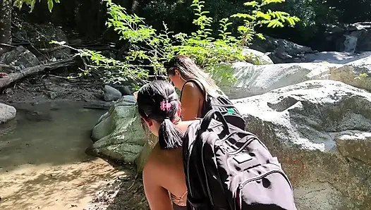 2 Latina swallow 2 cocks of strangers in the middle of the forest