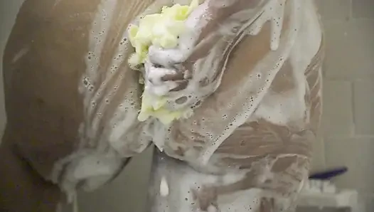 BIG BOOTY BBW PHAT ASS ANAL QUEEN IN THE SOWER GETING WET