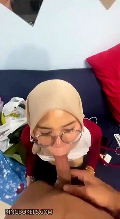 Malay girl stripping tease: Blowjob, Amateur & Hijab Porn