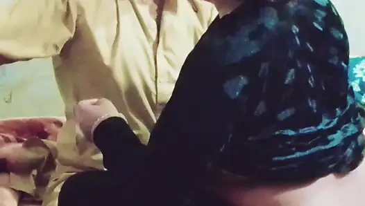 Pamela Flores - doggystyle grandi tette oscillano (scena di sesso)