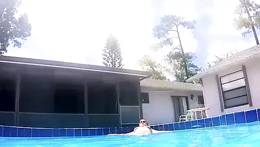 Fucking My Big Ass Bikini Wearing Stepmom Madisin Lee
