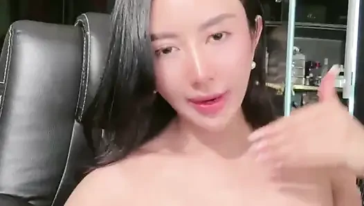 A BEAUTIFUL GIRL WHO WANTS TO HAVE A BIG COCK