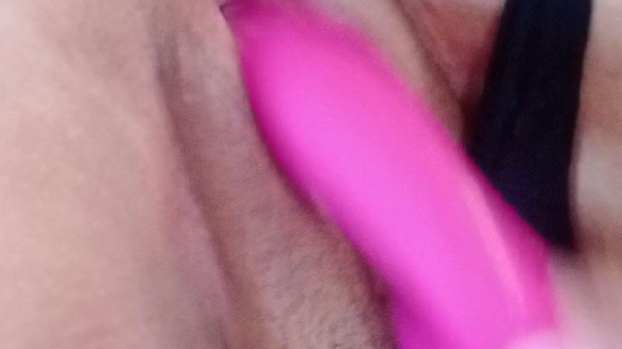 Me masturbo con mi rico vibrador 😈
