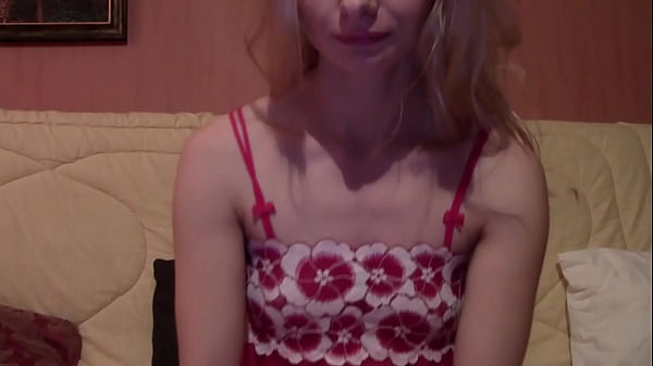 Suzy Blonde Amateur MILF Flashes Tits & Shakes Ass on Webcam