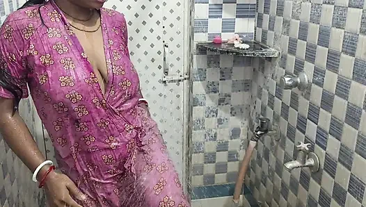 Hot bhabi in bathroom
