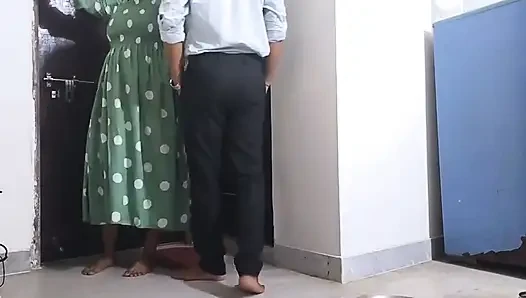 Office Me Ayi Hui Ladki Ne Apni Boss Ke Sath Chut Share Ki