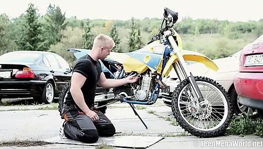 Licie fucks next to a bike