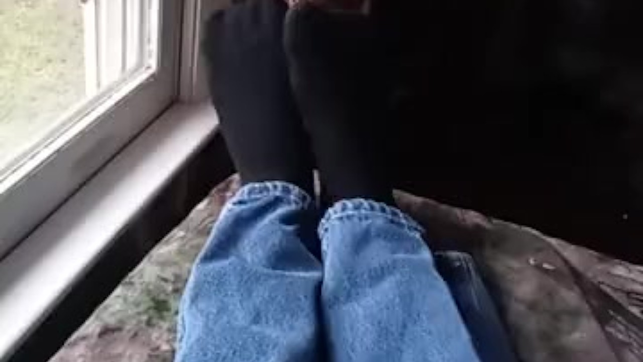 Relaxed sock feet