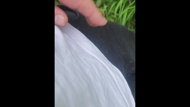 Pissing outdoor