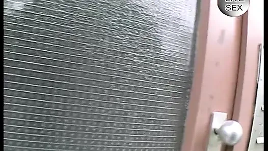 Amateur chick tugs and drains big dick at the casting