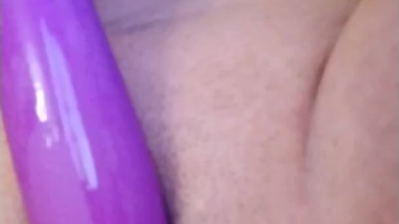 Touching muy pussy became the squirt