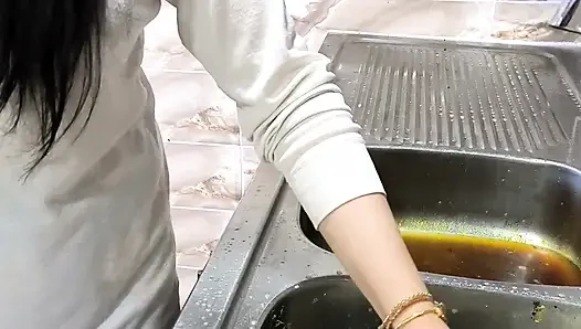 Saudi Man Fucks Arab Maid in Kitchen