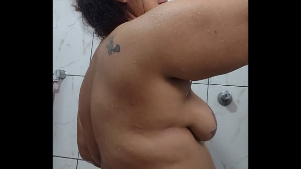 Mary dog wife in the bath before work