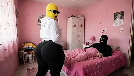 Petite Big Ass StepAunt Twerking in the Bedroom