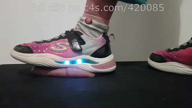 LittleShoes - Skechers LED Cock Crush Preview - Size 34