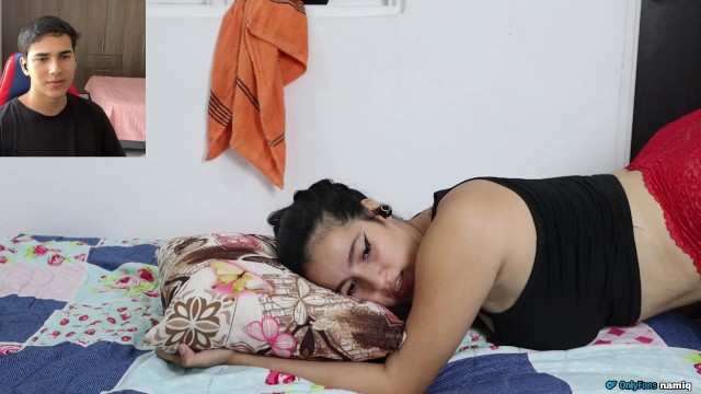 cachonda infiel llama a su novio mientras es follada por su amante