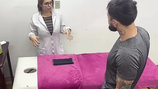 Camila couldn't stand the blindfolded hard cock and already sucked in the relaxing massage