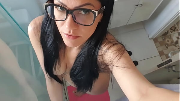 AFTER PLAYING WITH MY FINGER AND GETTING MELADINHA I CAME TO TAKE A SHOWER TO RELAX!!!! PUSSY WAS SWELLED AND WITH FUCK .... IT WAS DELIGHTFUL ....