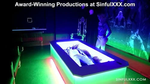 Reversed Snow White! Gatita Veve & Joe di Marco for SinfulXXX: Blowjob, Doggy & Licking Porn