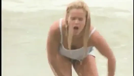 Deserted beach witnesses hot fucking action with a pretty blonde