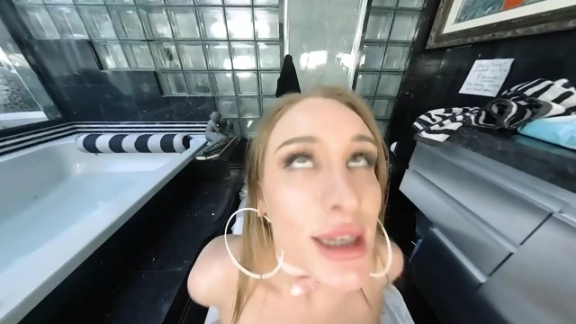 Rubia Bañera VR
