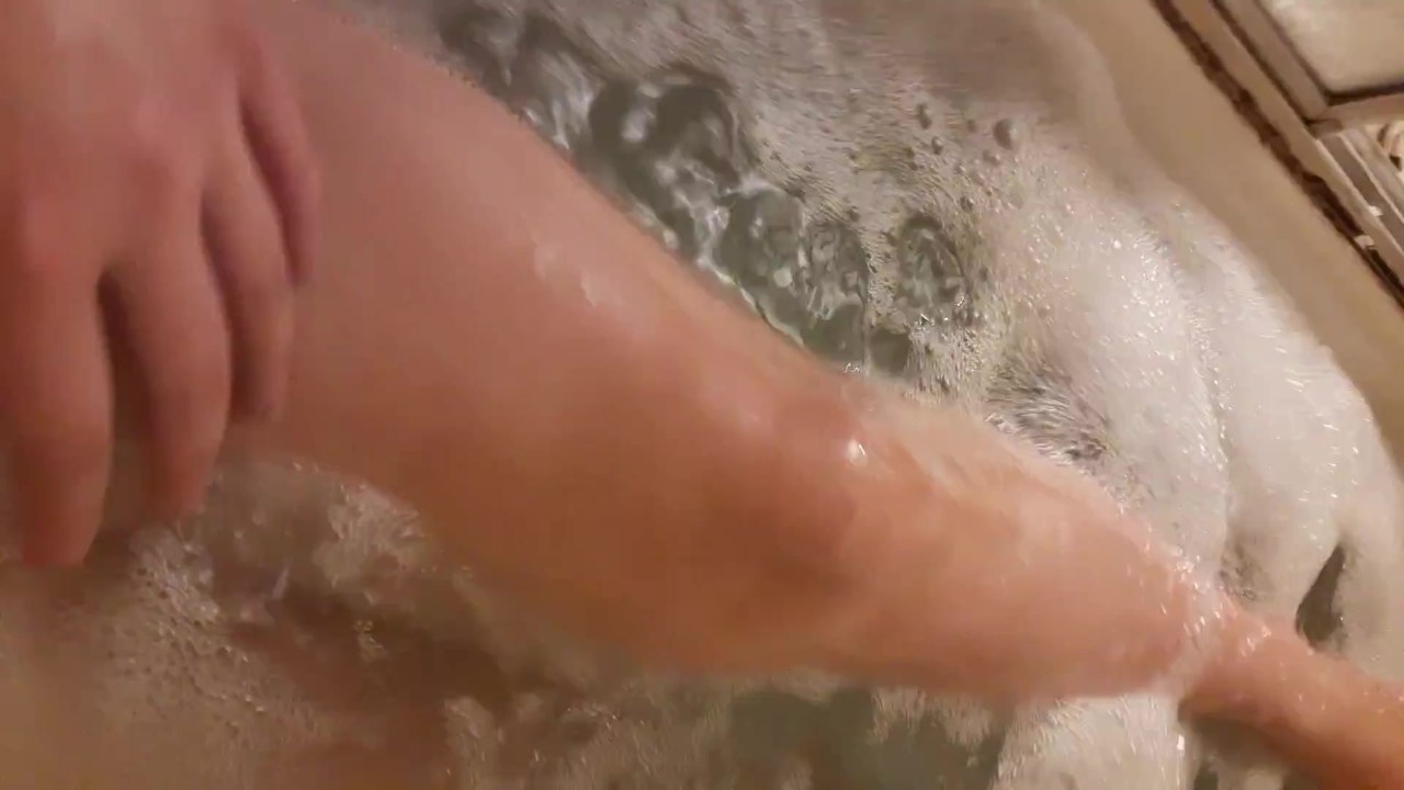 Watch me get in and play in the bath