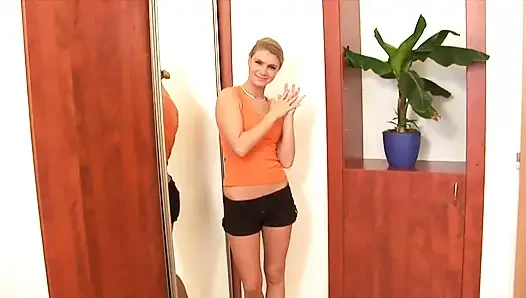 Awesome solo masturbation on the floor