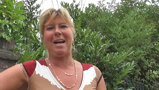 Mature Blondes Finger Wet Pussies in Steamy Threesome
