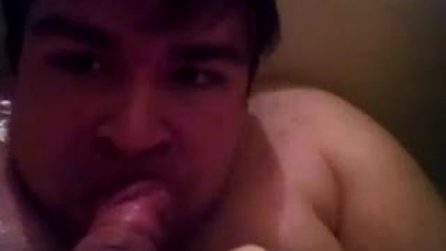 Артем сосет сам себе дрочит ногами лижет ноги в ванной self suck autofellatio self footjob