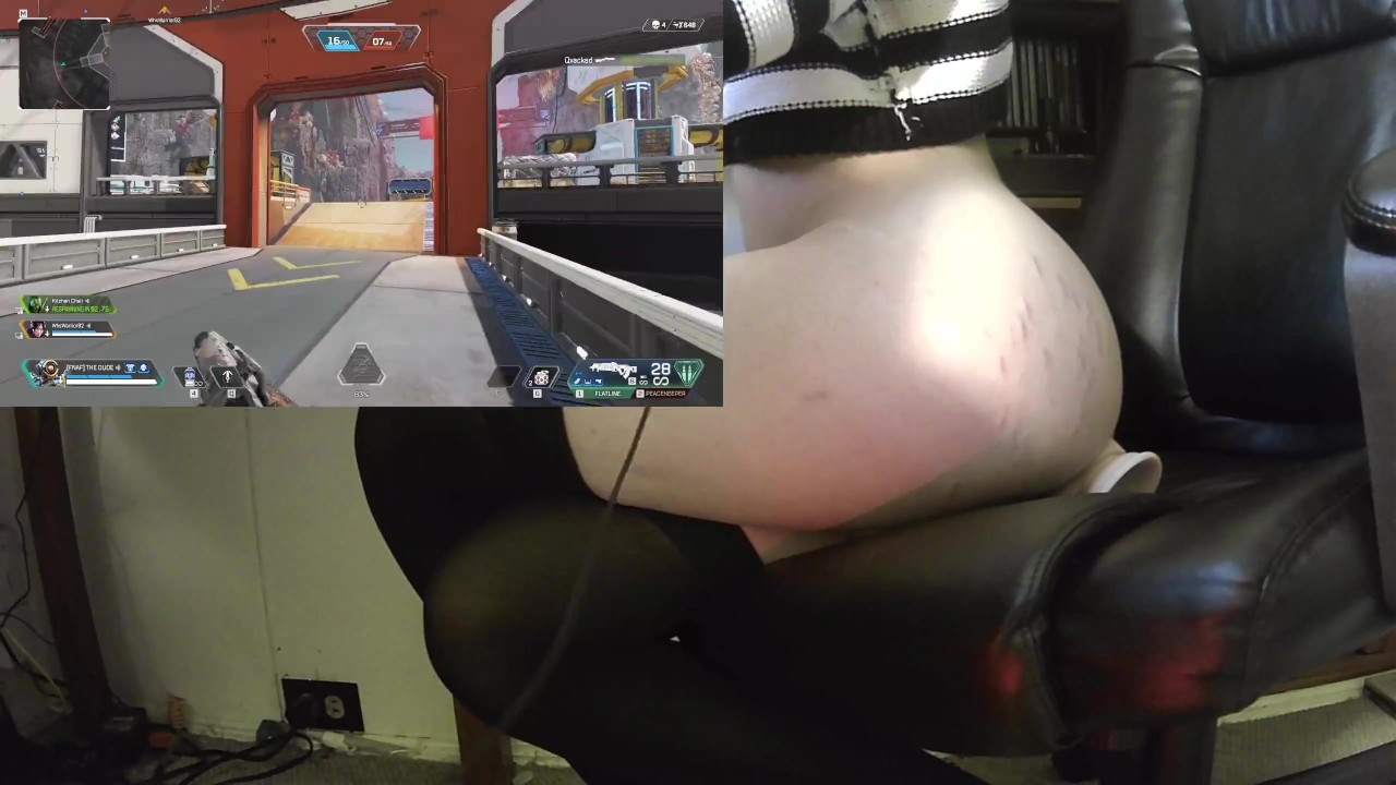 Femboy top frags in Apex Legends while riding a dildo