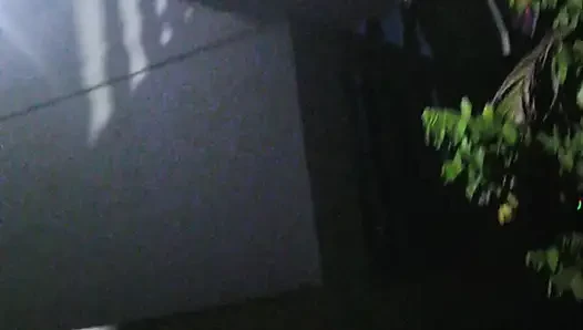 Porosi bhabi raat pe agiya chudai keliye