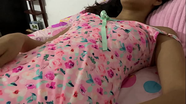 I catch my roommate masturbating, she lets me record it. Real home video