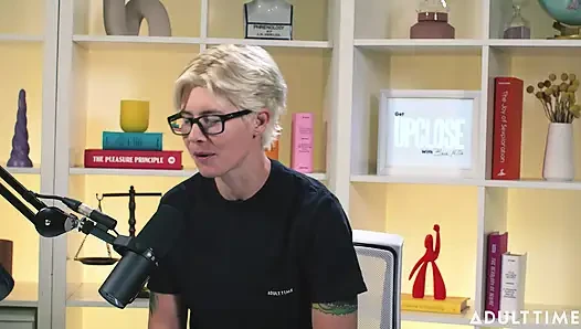 Khloe Kingsley Squirting on Camera & Red Flags | the Adult Time Podcast