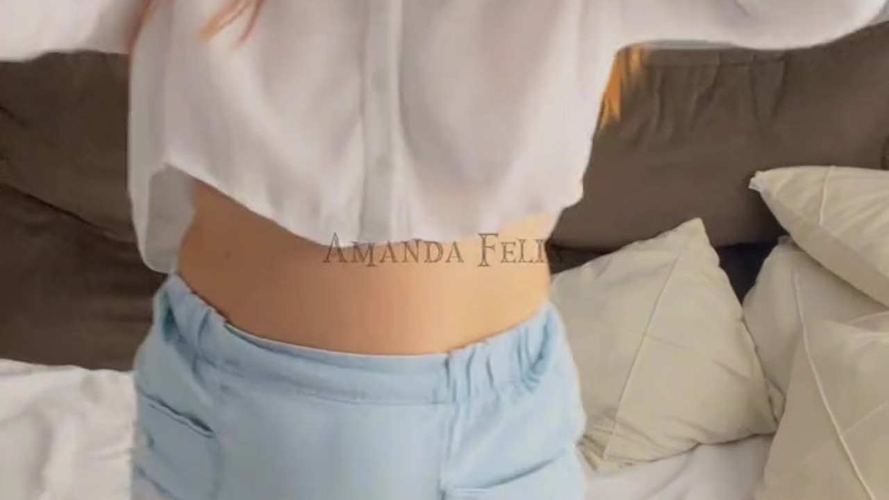 JOI - Namorada fica de mini saia excitada pós festa comandando a sua punheta