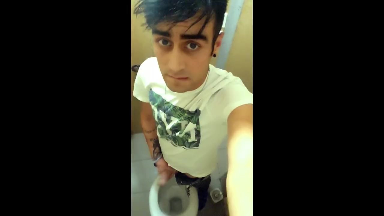 College toilet jerking is like EDGING cause someone is still coming
